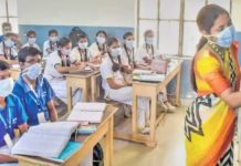 12ஆம் வகுப்பு மாணவர்களுக்கு வகுப்பறையில் நீட்